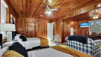 1 bedroom, desk, iron/ironing board, WiFi