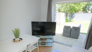 Living area - 1 Bedroom Flat with Garden Bournemouth Town Centre (Boscombe)