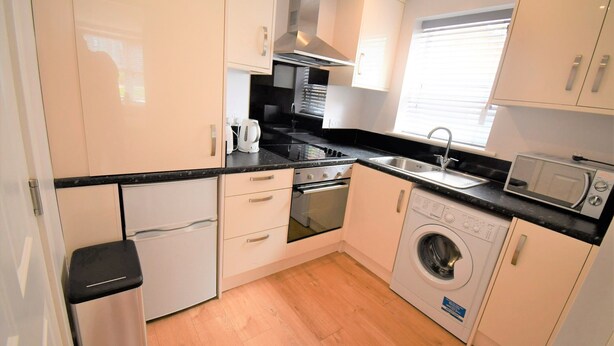 Private kitchen - (TC-4) Sunny Studio Near Beach & Town Centre (Boscombe)