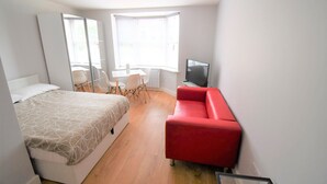 Room - (TC-4) Sunny Studio Near Beach & Town Centre (Boscombe)