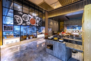 Breakfast, lunch, dinner served; local and international cuisine - Radisson Red Chandigarh Mohali (Mohali)