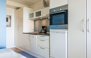 Frigorifero, forno, piano cottura, lavastoviglie