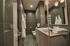 Luxury Apartment, 2 Bedrooms, City View, Executive Level | Bathroom | Shower, rainfall showerhead, designer toiletries, hair dryer
