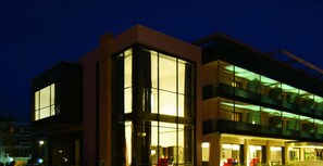 A modern building with large windows and a flat roof. - Philippos Xenia Hotel (Serres)