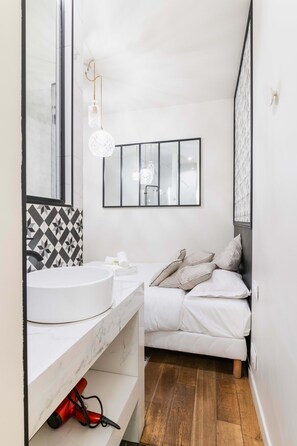 Bathtub, hair dryer, towels