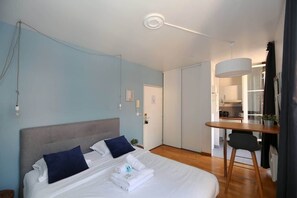 Ferros/tábuas de passar roupa, Wi-Fi, roupa de cama