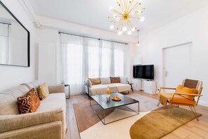 TV - Confortable appartement equipe Sacre coeur - 4P (Paris)