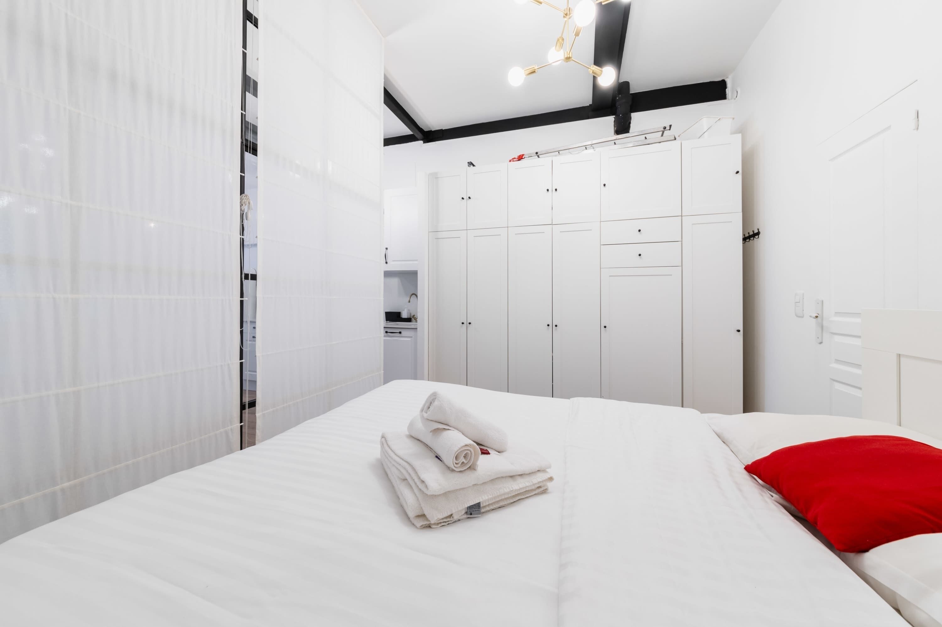1 slaapkamer, een strijkplank/strijkijzer, wifi, beddengoed