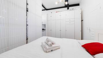 1 slaapkamer, een strijkplank/strijkijzer, wifi, beddengoed