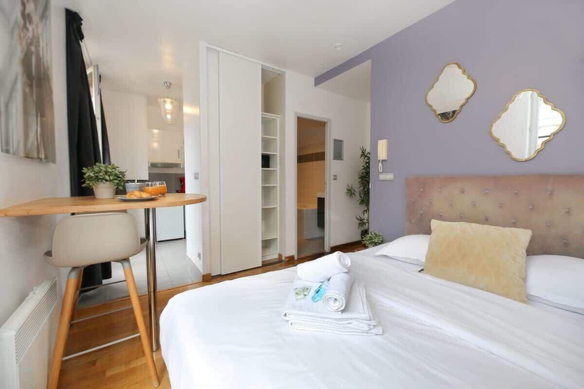 Iron/ironing board, WiFi, bed sheets