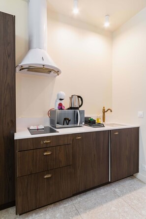 Fridge, microwave, stovetop, coffee/tea maker