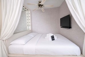 Iron/ironing board, WiFi, bed sheets