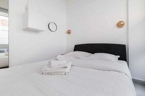 1 habitación, tabla de planchar con plancha, wifi y ropa de cama