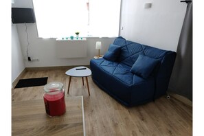 TV - Studio near station & center, parking, ground floor (Saint-Brieuc)