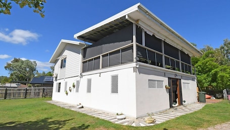Exterior. GetAwayStay - 3BR - Aircon - WiFi - Smart TV