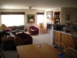 TV, fireplace, DVD player, stereo - 2 bedroom Deluxe Unit in Smugglers’ Notch Resort.   (Cambridge)