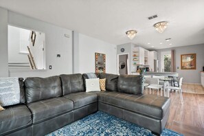 Flat-screen TV, fireplace, DVD player, books - Heated Pool, Tiki Lounge, Steps to Beach, Games (St. Augustine)