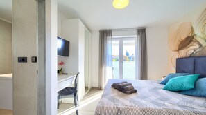 4 habitaciones, tabla de planchar con plancha, wifi y ropa de cama 