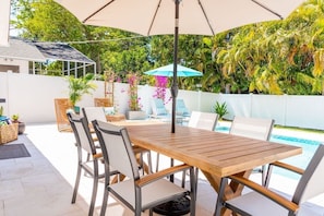 Outdoor dining - 637 Palms Oasis | Heated Private Pool | Walk2Beach (Naples)