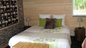 1 bedroom, bed sheets
