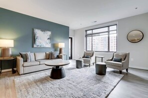 Televisión, oficina