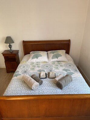 1 chambre, fer et planche Ă repasser, draps fournis
