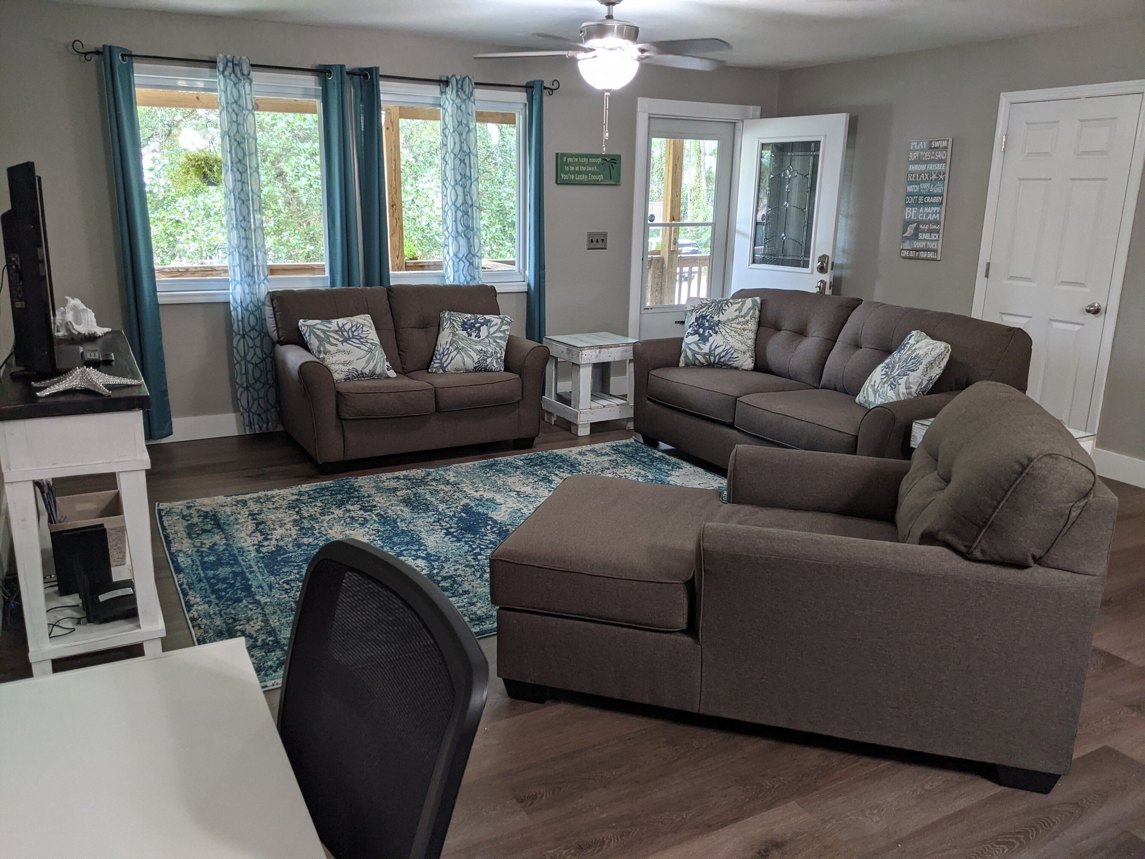 Entire Home less than a mile from the beach and a public boat ramp! Remodel 2021