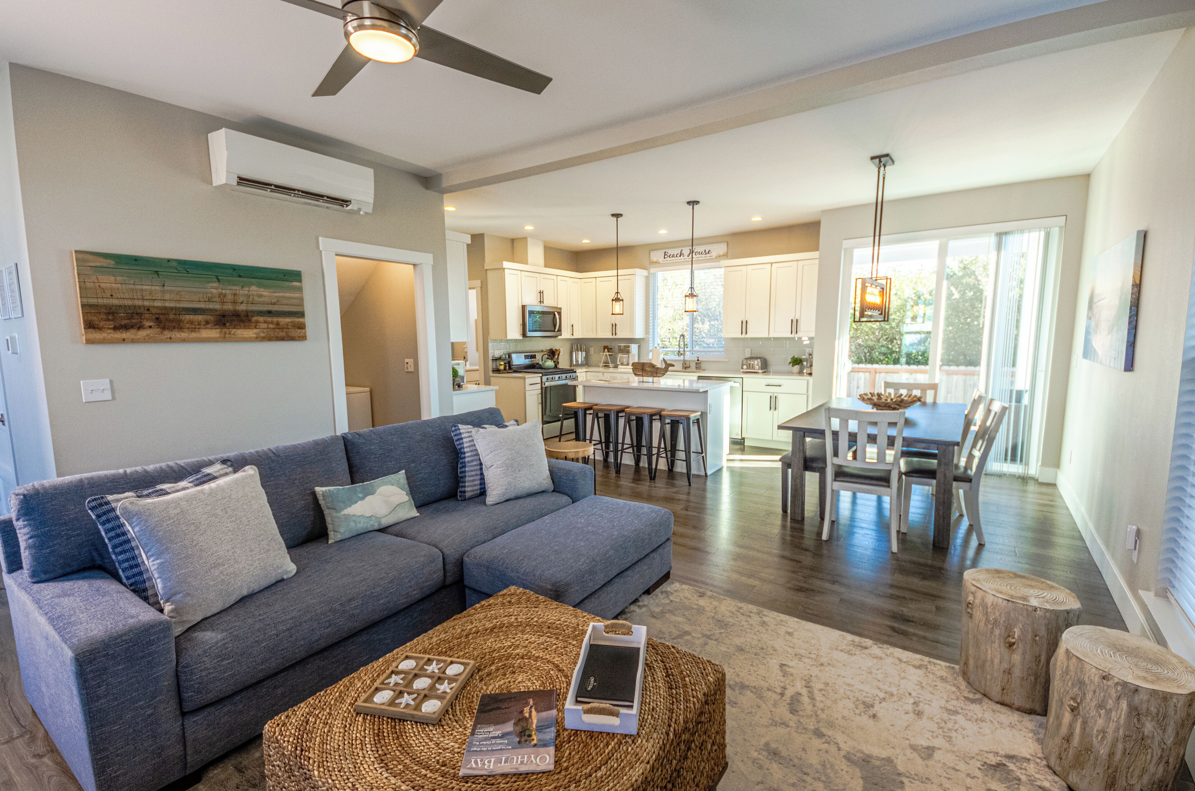 Televisión y chimenea 