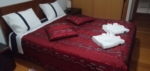 2 slaapkamers, een strijkplank/strijkijzer, gratis wifi, beddengoed