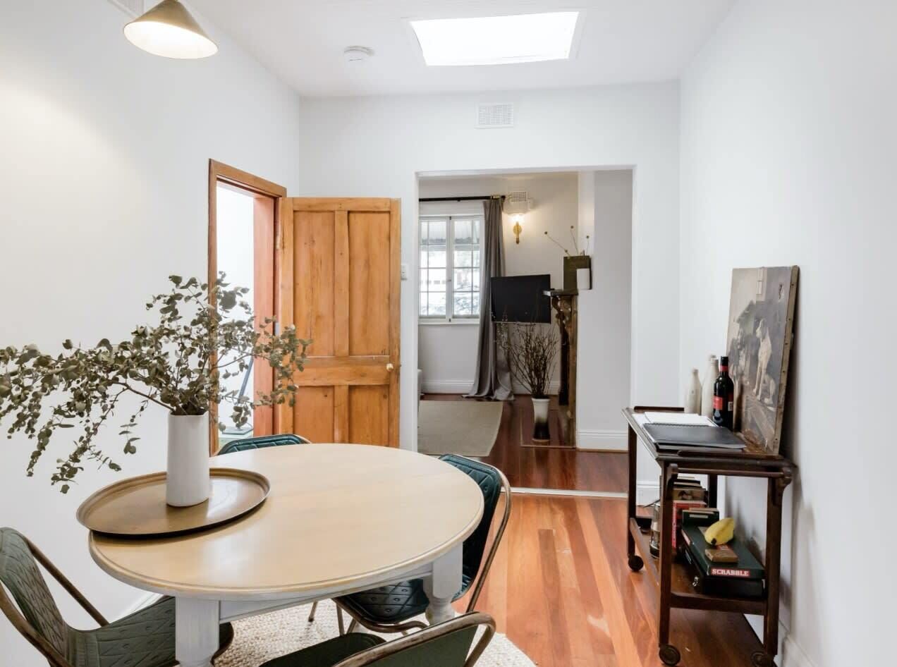 DARLING'S COTTAGE a welcoming historic row cottage