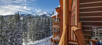 Luxurious King en Suites in a Pristine Penthouse!