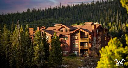 Luxurious Mountain Village Penthouse! VERY Close to the Lifts, 5Bd + 5 Bath