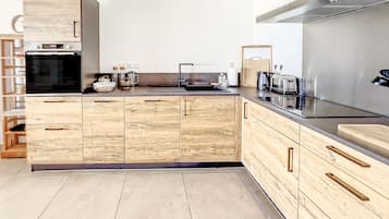 Refrigerador, horno, parrilla de estufa y lavavajillas