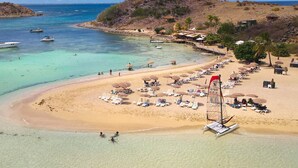 A beach with clear turquoise waters, a sandy shore, and several boats. - Villa Little Paradise - BIG DISCOUNT MARCH - APRIL !! (Collectivity of Saint Martin)