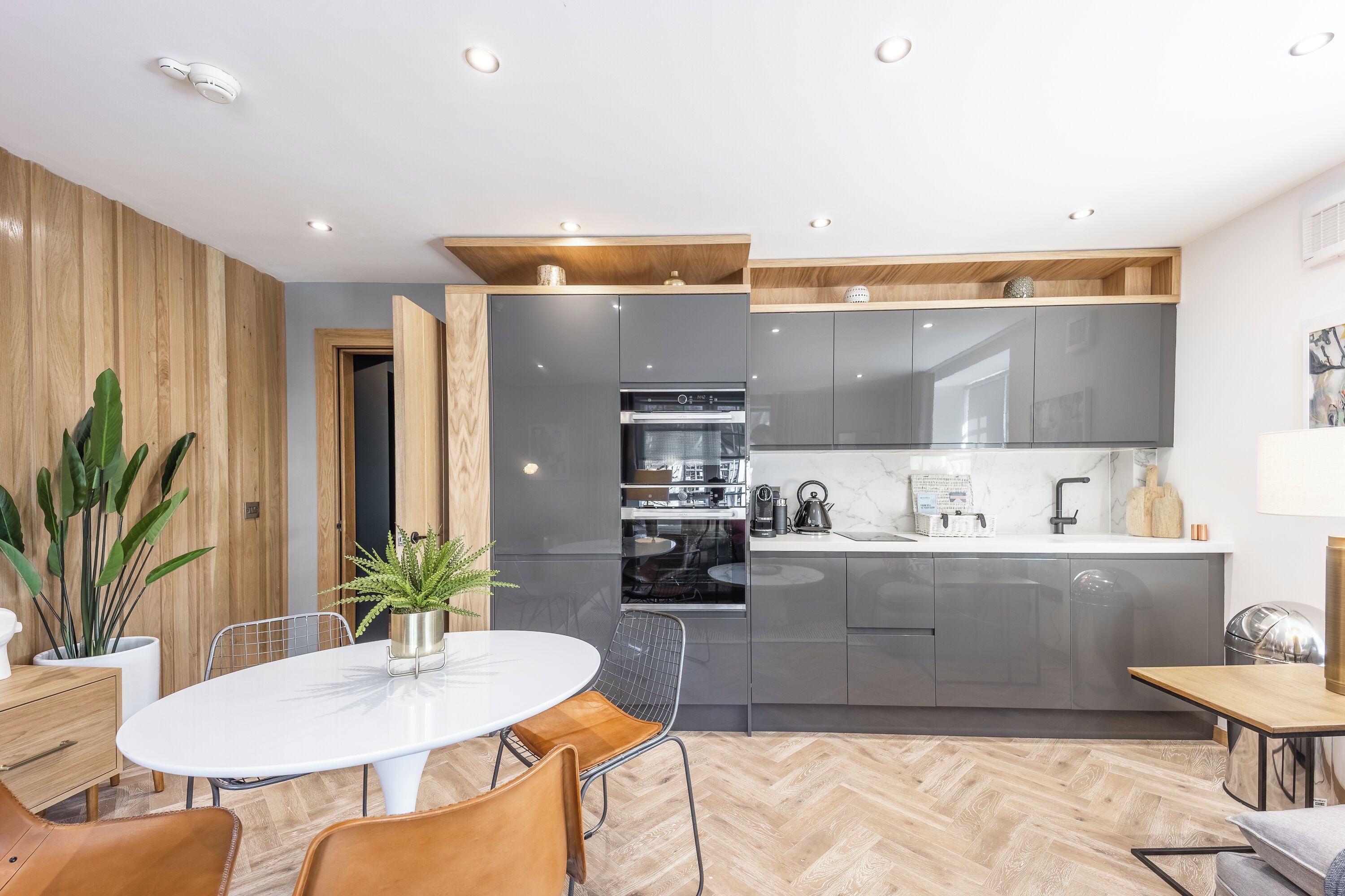 Appartamento Superior | Cucina privata | Frigorifero con congelatore, microonde, forno, piano cottura