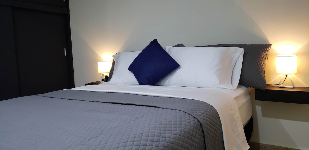 Green Life, Room #3 With Private Bathroom - San Salvador