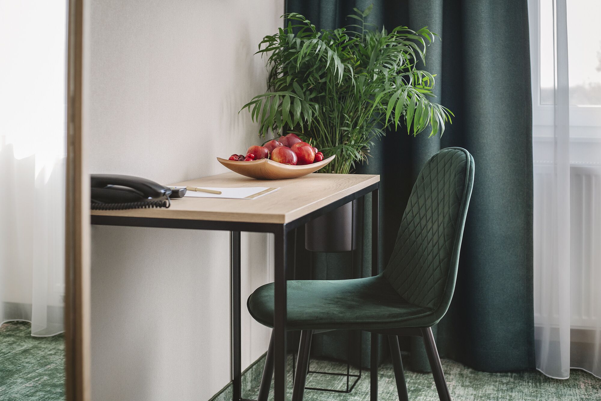 standard double room | desk, soundproofing, free wifi, bed sheets