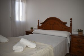 2 chambres, fer et planche à repasser, Wi-Fi gratuit, draps fournis