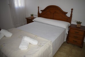 2 slaapkamers, een strijkplank/strijkijzer, gratis wifi, beddengoed