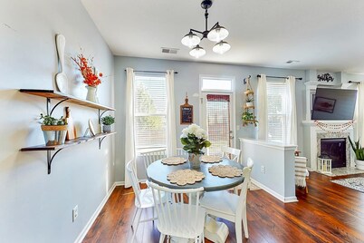 Large Beautifully decorated Cozy Family Home - Pet Friendly - Near Charlotte 