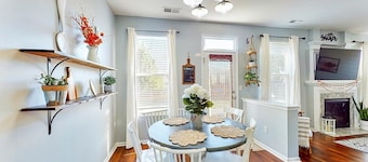 Large Beautifully decorated Cozy Family Home - Pet Friendly - Near Charlotte