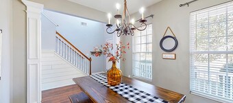 Large Beautifully decorated Cozy Family Home - Pet Friendly - Near Charlotte