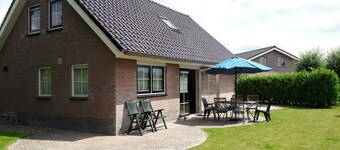Detached vacation home with enclosed garden close to the Wadden coast