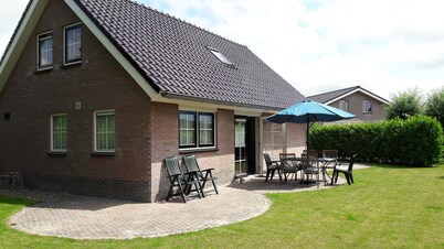 Detached vacation home with enclosed garden close to the Wadden coast