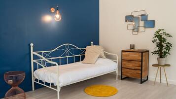 5 bedrooms, WiFi, bed sheets