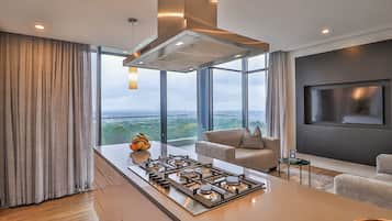 Apartamento urbano, 2 quartos, vista para a montanha | Cozinha privada | Cafeteira/chaleira, chaleira elétrica