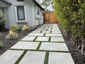 Property grounds - Beautiful 2 Bedroom Home in Santa Monica (Santa Monica)