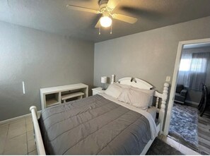 1 chambre, bureau, fer et planche à repasser, accès au Wi-Fi (inclus)