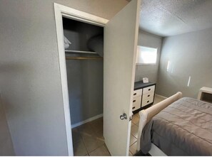 1 chambre, bureau, fer et planche à repasser, accès au Wi-Fi (inclus)