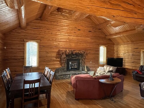 Cozy cabin on 5 acres